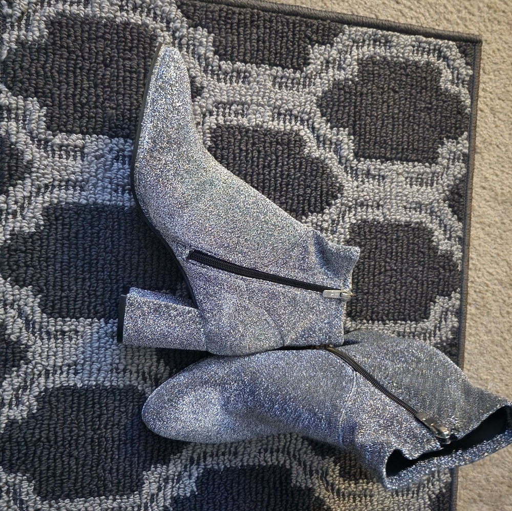 Boots Size 10 - Picture 3 of 3